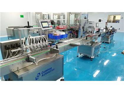 灌裝機(jī)，旋蓋機(jī)，貼標(biāo)機(jī)，生產(chǎn)車間安裝完成